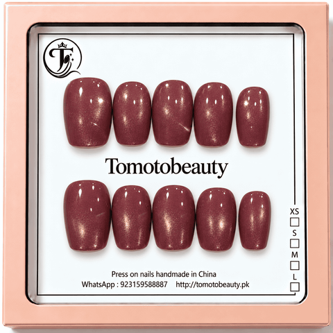 Tomoto Beauty B010: Muted dusty rose with a refined mauve shimmer creates a soft magnetic cat-eye style. The coordinated short square press-on nails offer a chic low-key 