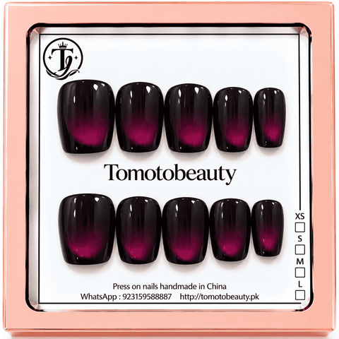 Tomoto Beauty B011: Dramatic near-black nails with vivid magenta-pink luminous cat-eye centres and an intense glossy finish. The vibrant berry glow adds a modern statemen