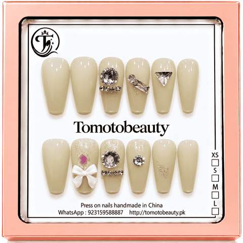 Tomoto Beauty C111 – Coffee Brown Crystal Bow Ombré Press On Nails. Deep coffee-brown to cream ombré coffin nails featuring a glossy crystal bow and large faceted rhinestones.